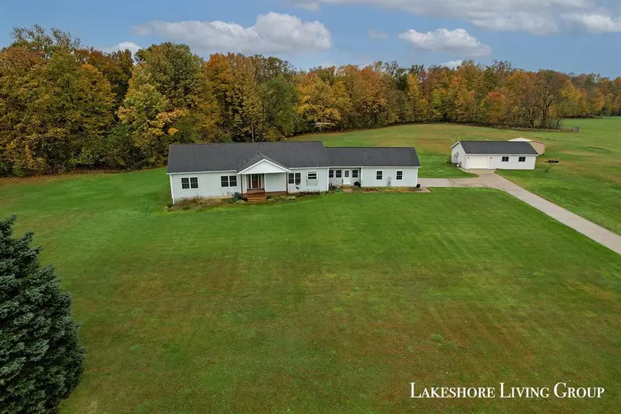 60599 24th Avenue, Bangor Twp, MI 49013