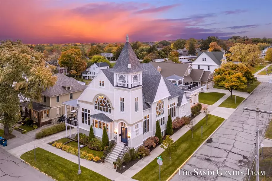 600 Washington Avenue, Grand Haven, MI 49417