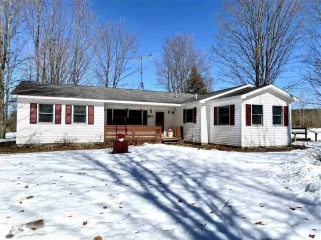 8430 W 26 Road, Mesick, MI 49668