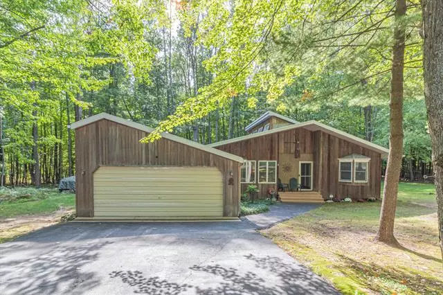 8247 Tanglewood Trail, Canadian Lakes, MI 49346