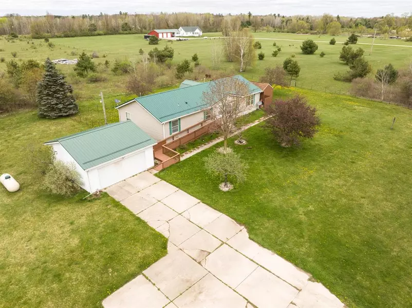 6392 Grant Road, Morton Twp, MI 49332