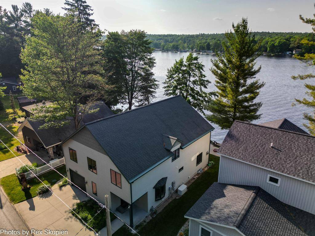 5569 Front Street, Croton Twp, MI 49337