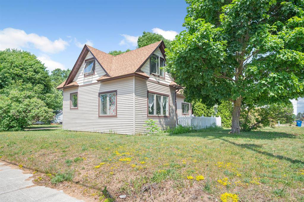 826 Chestnut Street, Cadillac, MI 49601