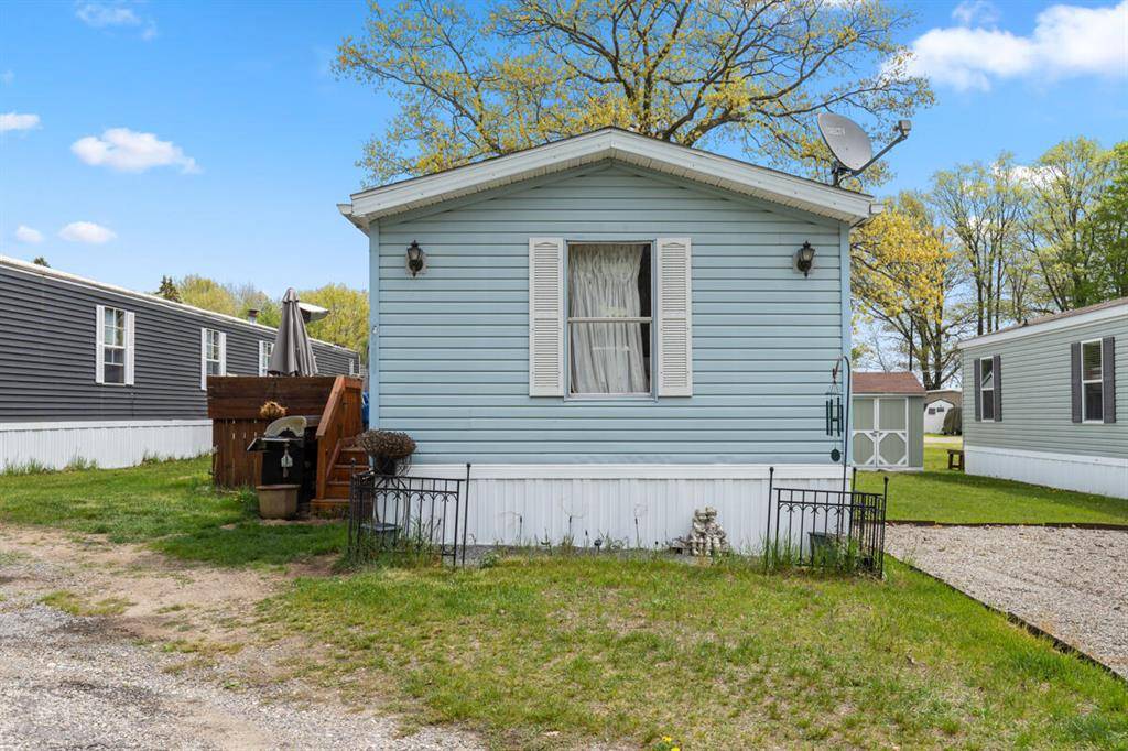 10845 Percy Lane 33, Morton Twp, MI 49332