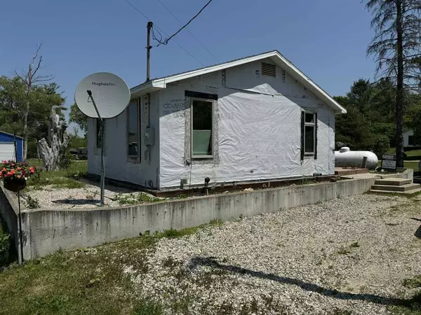 9388 S Lake Drive, Evart Twp, MI 49631