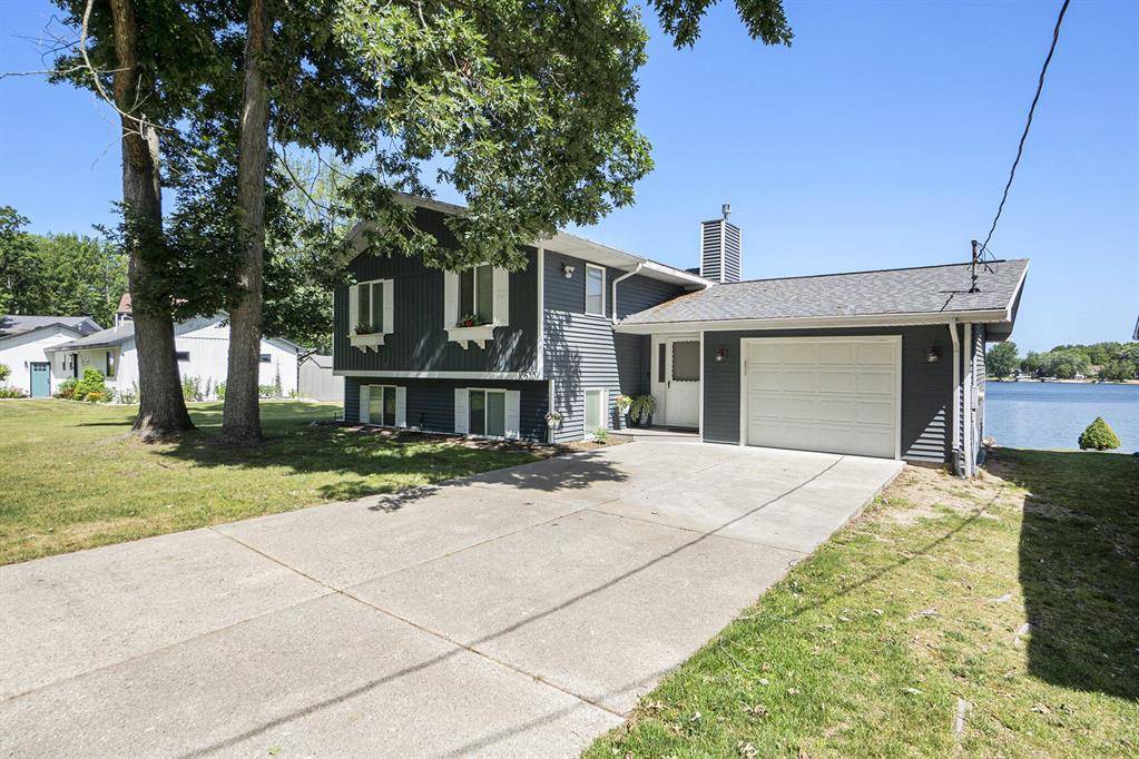 10520 Maple Crossing, Morton Twp, MI 49346