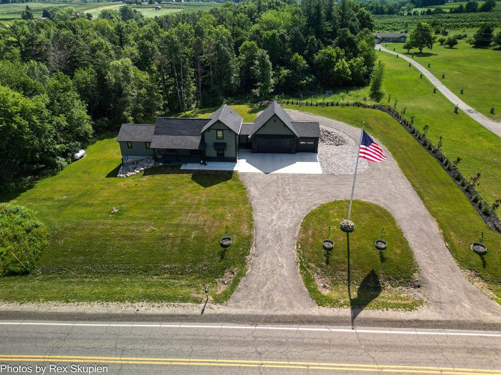 17090 Kenowa Avenue, Tyrone Twp, MI 49330