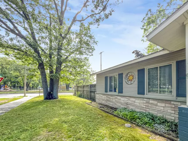 Traverse City, MI 49686,892 Oakdale Drive