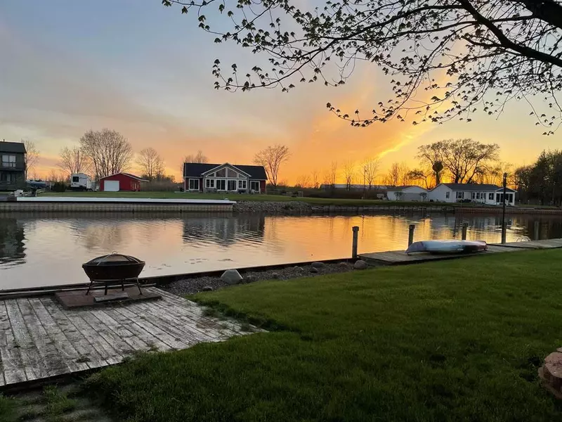 1674 S Riverside Drive, Au Gres Twp, MI 48703