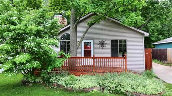 4192 Five Mile Road, Acme Twp, MI 49690
