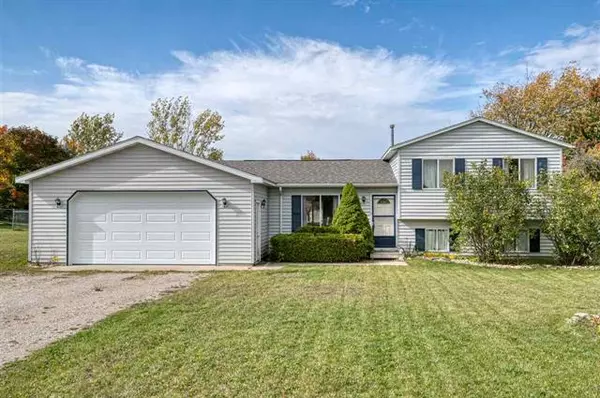 10514 S Walnut,  Traverse City,  MI 49684