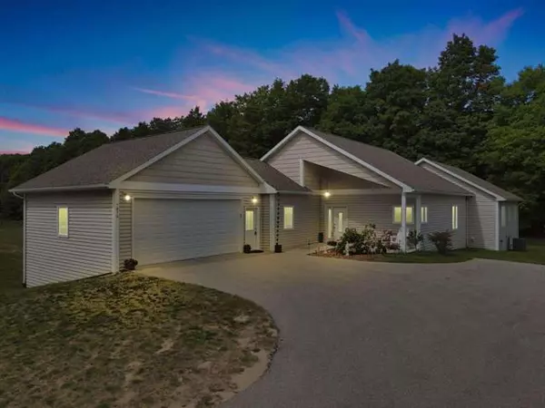 7875 E Rosie Drive, Suttons Bay, MI 49682