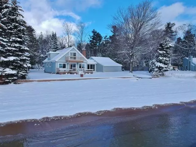 3711 S Lee Point Road, Suttons Bay, MI 49682