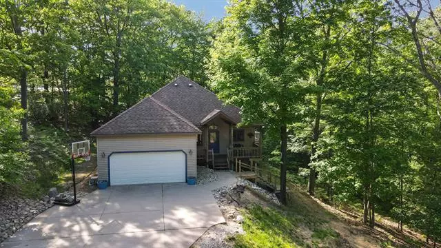 2886 Holiday Pines Road, Traverse City, MI 49686