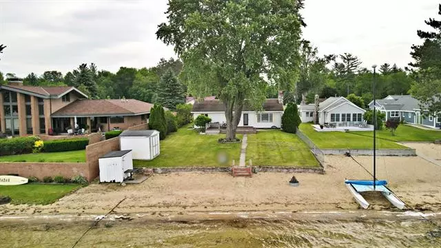 556 S Lakeshore Drive, Lake City, MI 49651