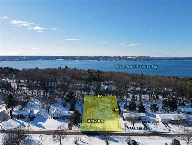 7111 Hilltop Avenue, Peninsula Twp, MI 49686