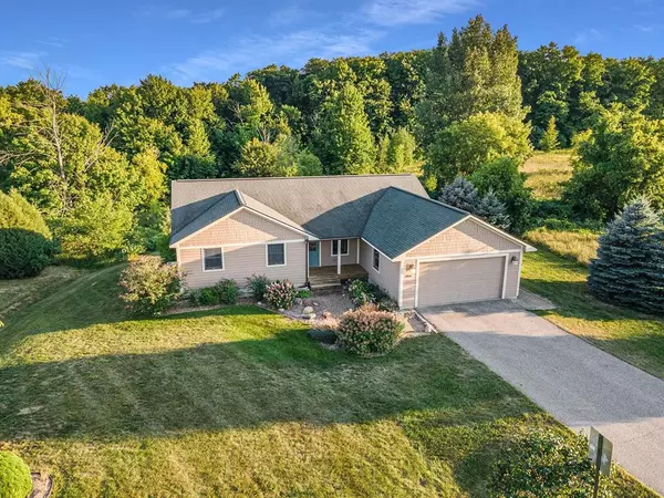 3868 Smokey Ridge Road, Peninsula Twp, MI 49686