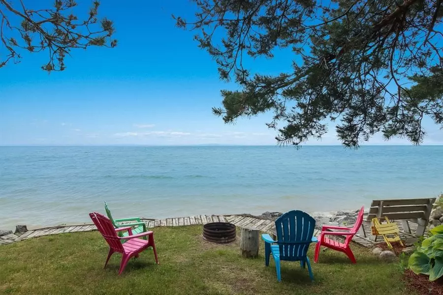 8684 N Bayshore, Elk Rapids Twp, MI 49629