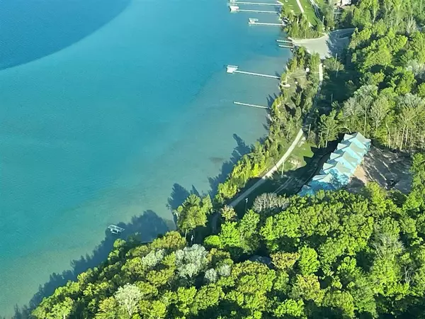 5446 Shoreline 7, Benzonia Twp, MI 49616