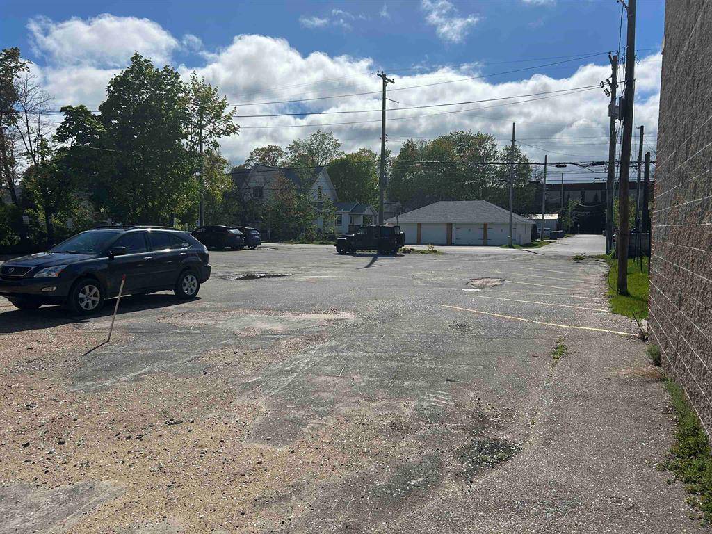 Traverse City, MI 49684,418-420 S Union Street
