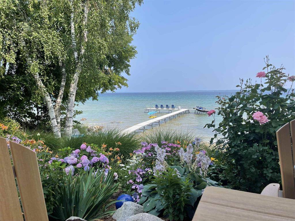 91 S Nanagosa Trail, Suttons Bay Twp, MI 49682