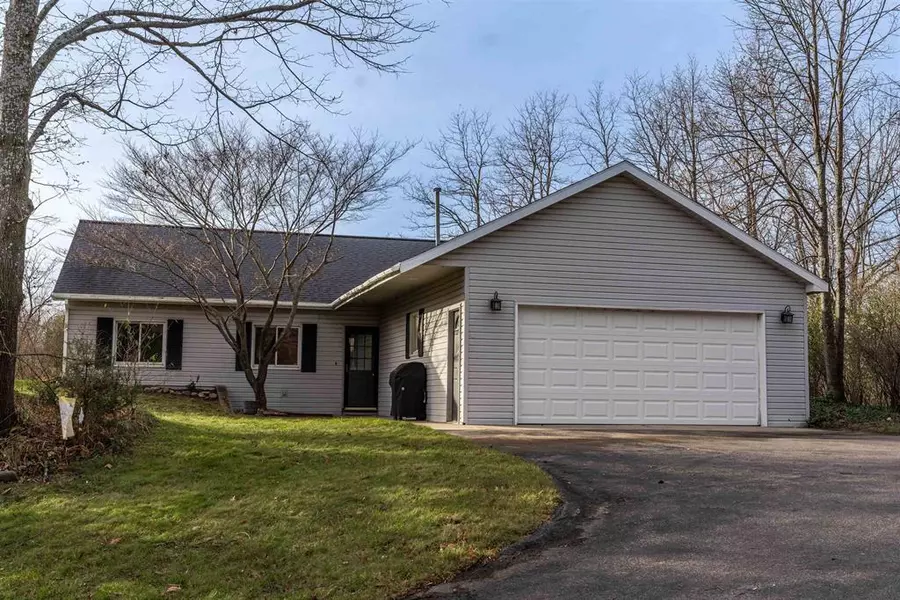 3801 Leeside Lane, Traverse City, MI 49686