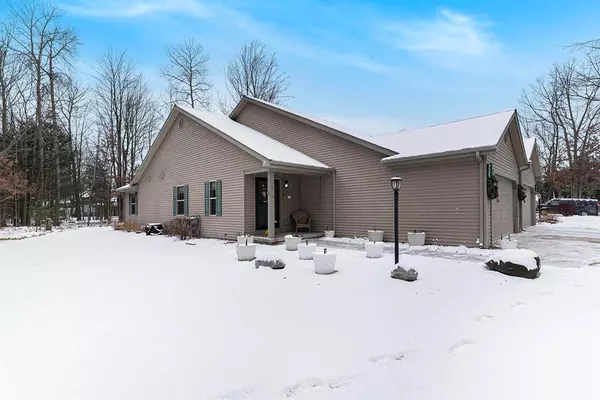 3121 Aspen Bluff, Garfield Twp, MI 49686