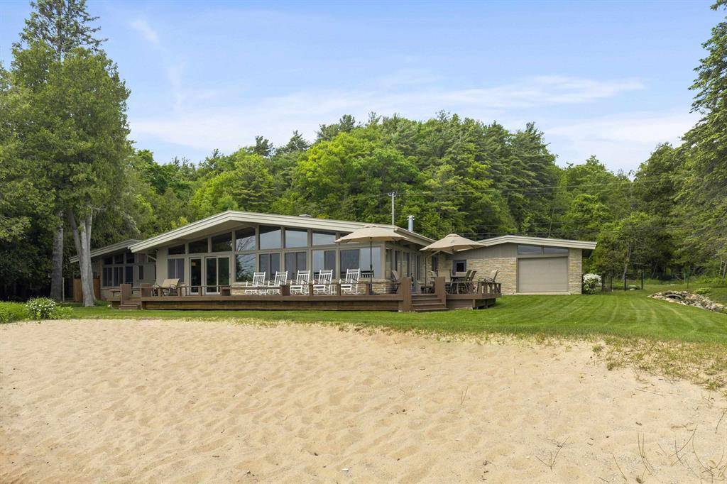 Benzonia Twp, MI 49617,6863 Crystal Drive