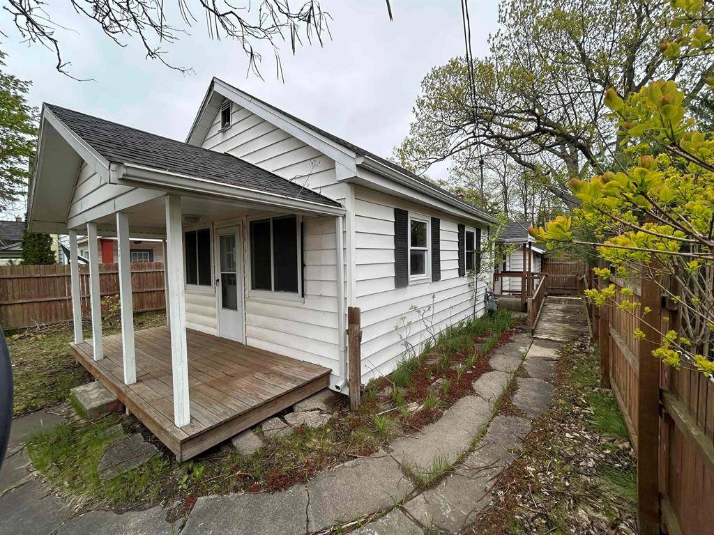 Traverse City, MI 49686,425 Barlow Street