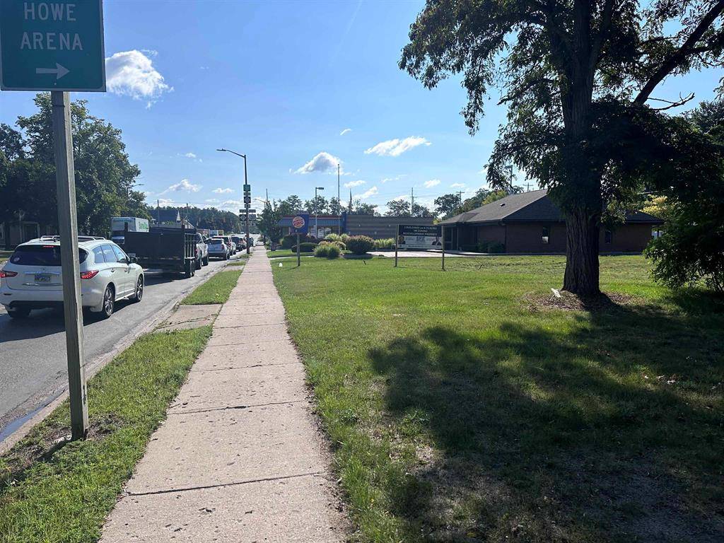 Traverse City, MI 49686,1026-1028 E Front Street