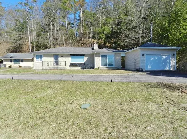 7124 Peninsula Drive, Peninsula Twp, MI 49686