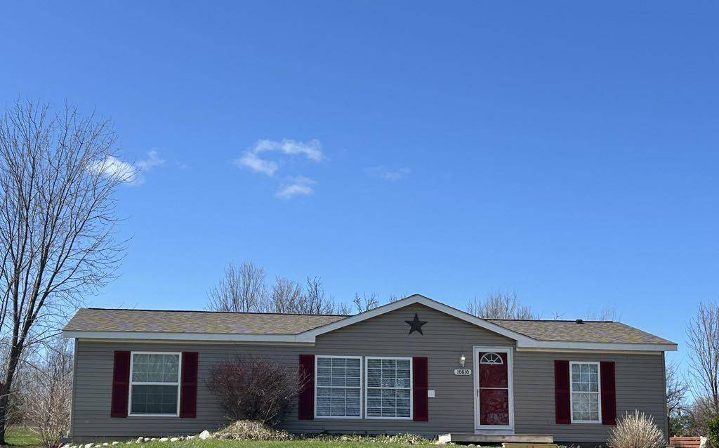 10810 S Orchard Way, Elmwood Twp, MI 49684