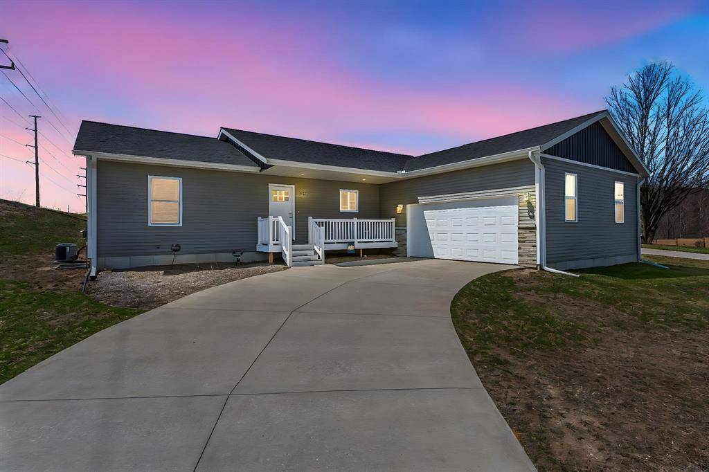 837 Crest Court, Garfield Twp, MI 49696