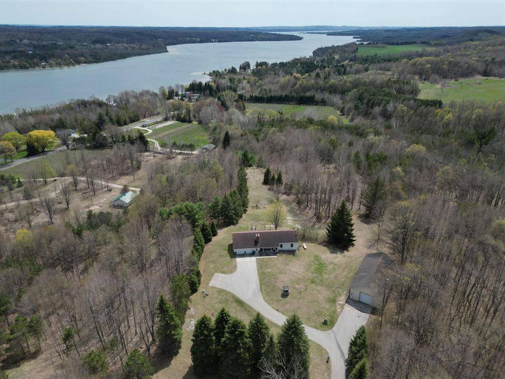 1501 S Ruby Lane, Leland Twp, MI 49653