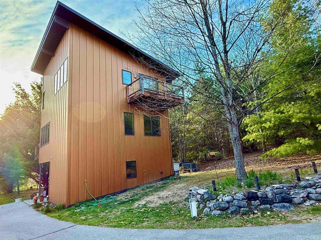10959 E Pobuda Road, Leelanau Twp, MI 49682
