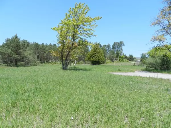6274 S US-31, Green Lake Twp, MI 49637