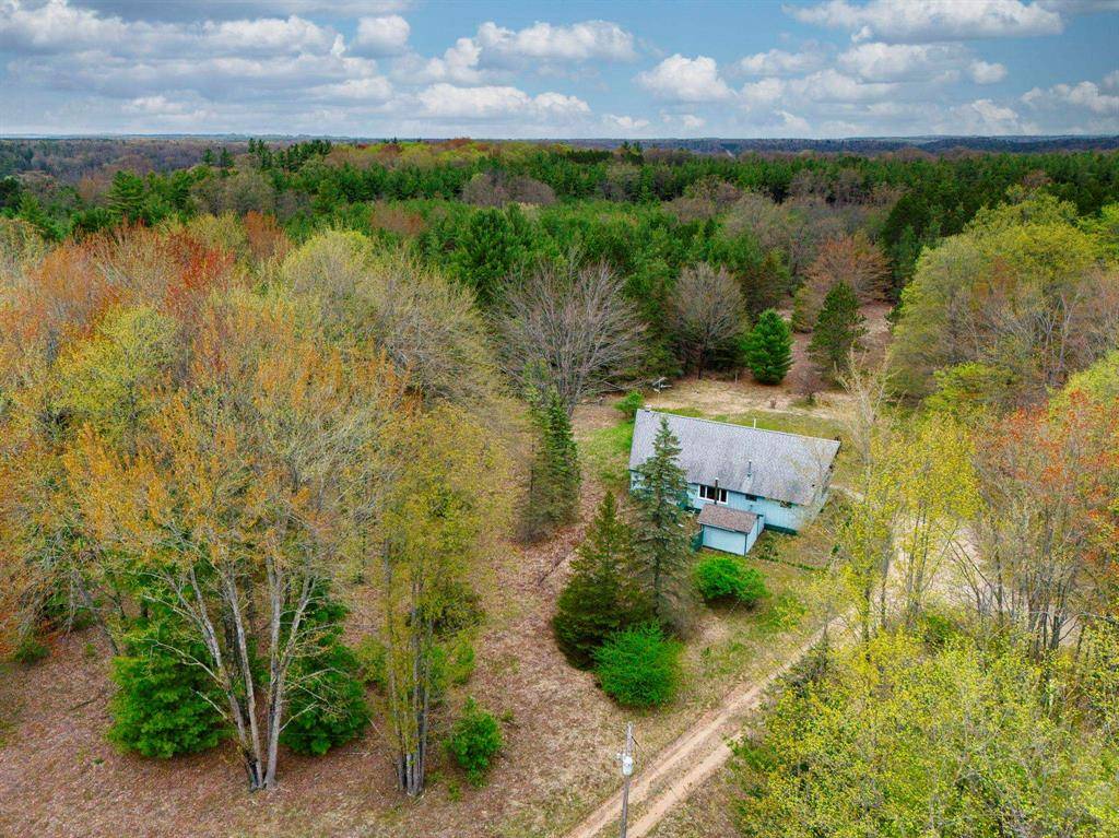 4253 S Garfield Road, Paradise Twp, MI 49649