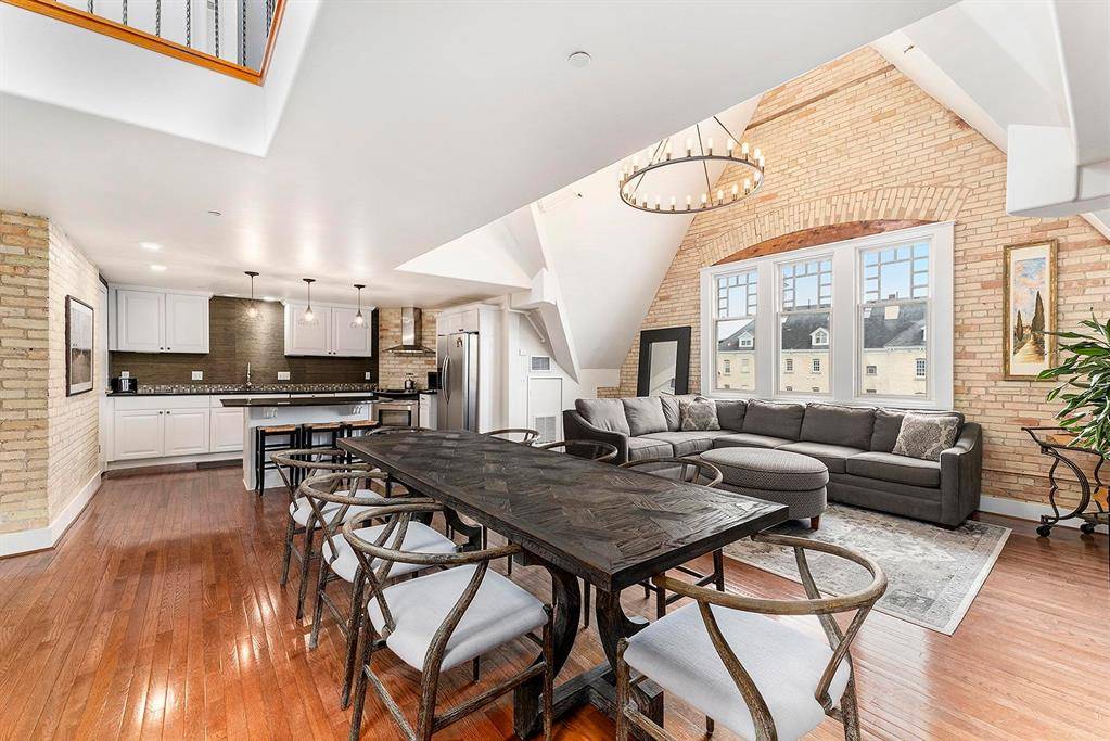 810 Cottageview Drive 302, Traverse City, MI 49684
