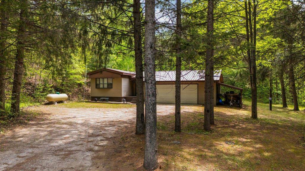 1912 Rosenburg Road, Excelsior Twp, MI 49646
