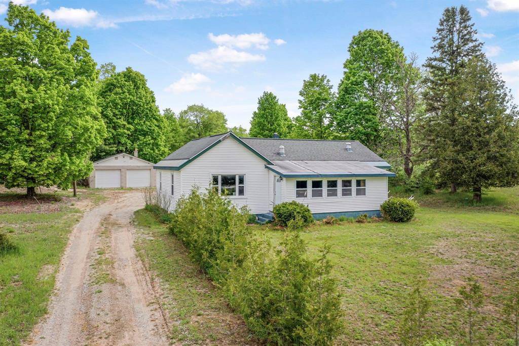 2433 E Traverse Highway, Solon Twp, MI 49684
