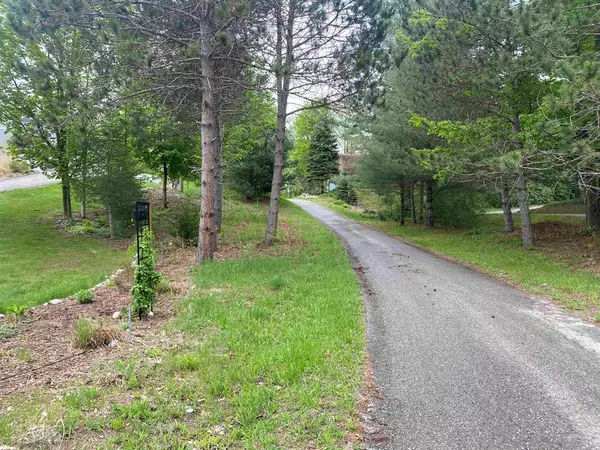 Peninsula Twp, MI 49686,1345 Lin Dale Drive
