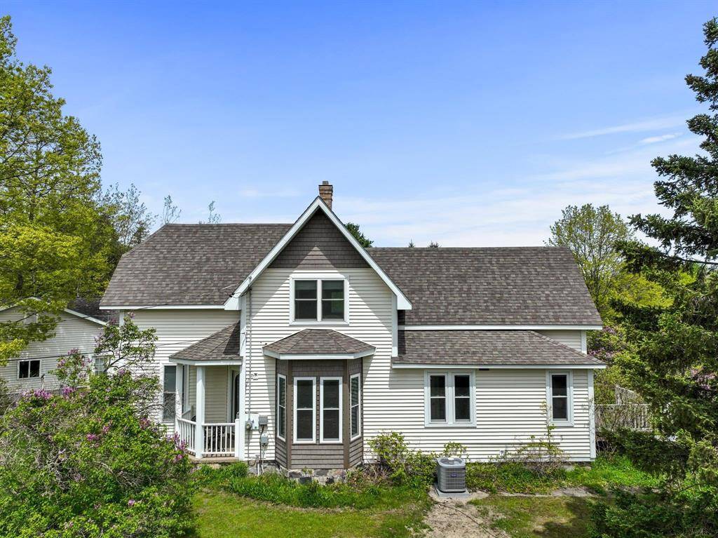 9801 Cherry Bend Road, Elmwood Twp, MI 49684