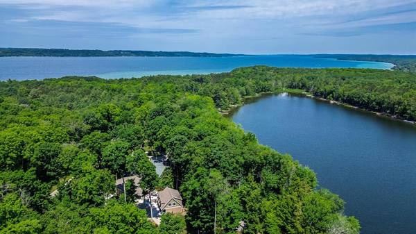 7105 SE Torch Lake Drive, Helena Twp, MI 49612