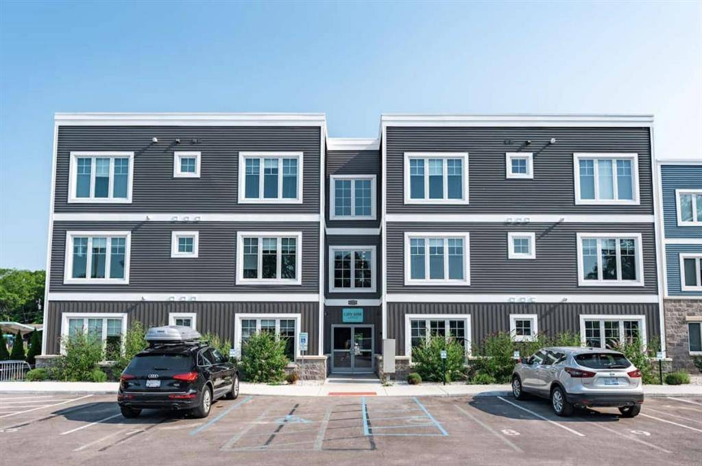 Traverse City, MI 49686,914-16 E Front Street 16