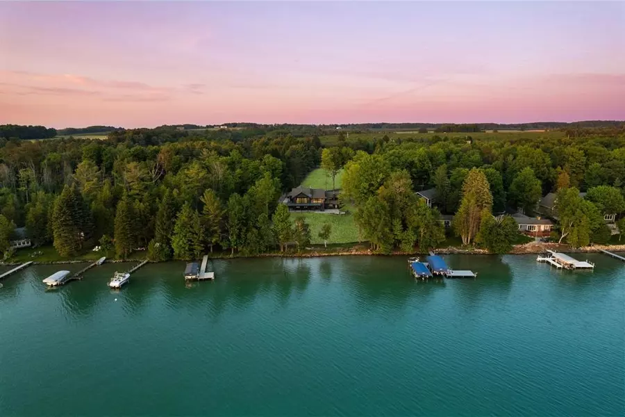8924 Cherry Avenue, Milton Twp, MI 49676