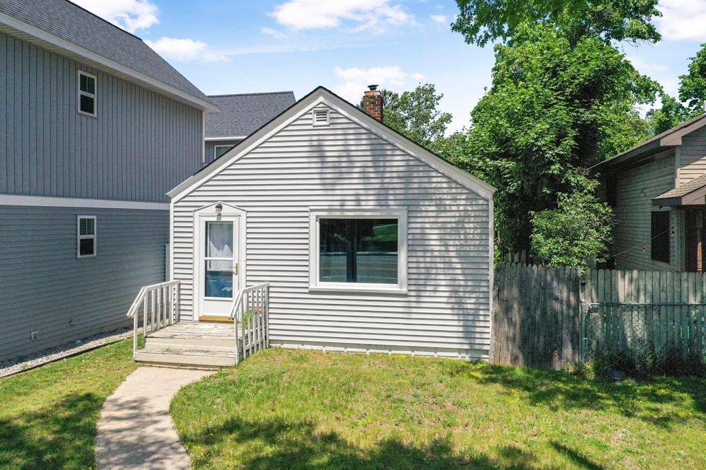 1029 E Front Street, Traverse City, MI 49686