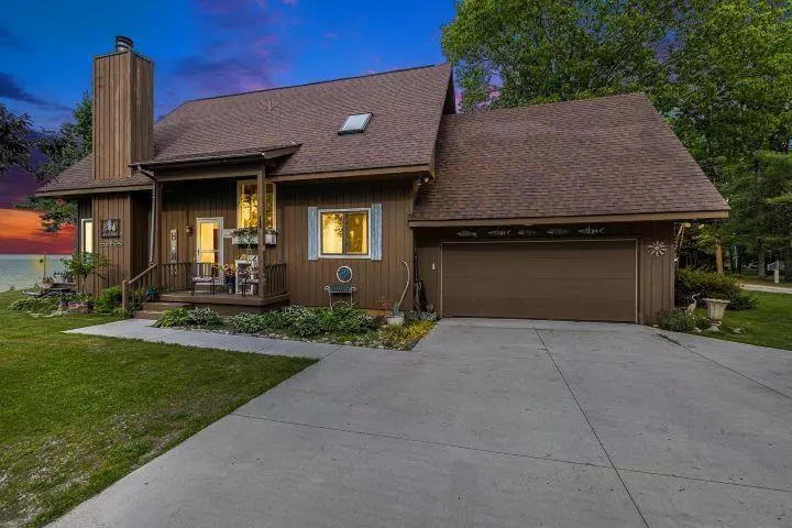 17244 Huron Bluff Avenue, Beaugrand Twp, MI 49721
