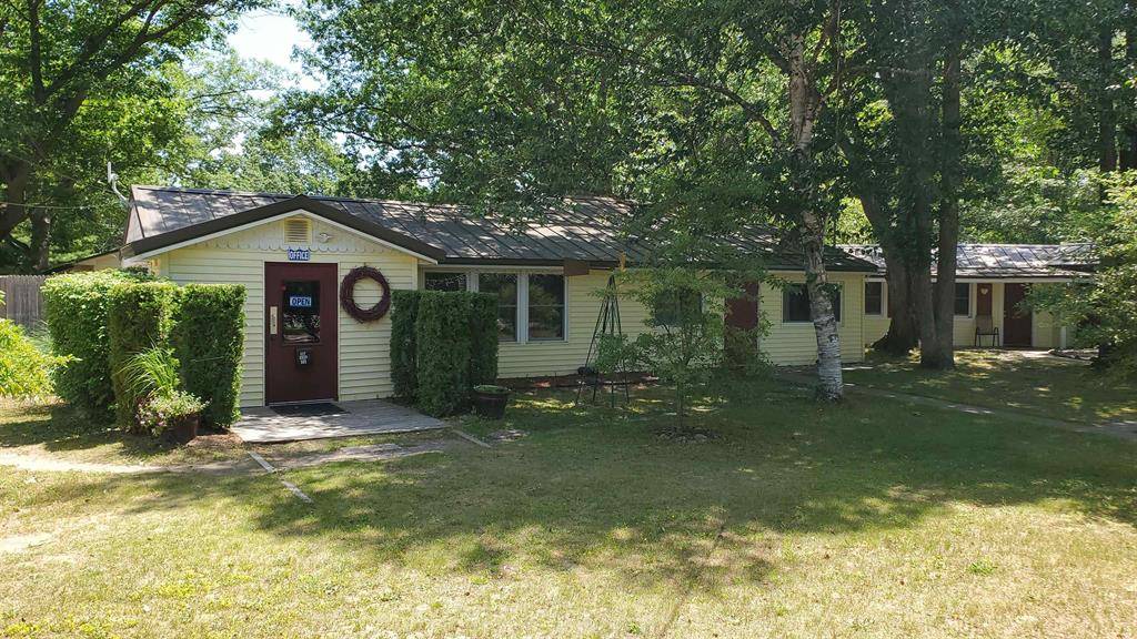 2275 J Maddy Parkway, Green Lake Twp, MI 49643