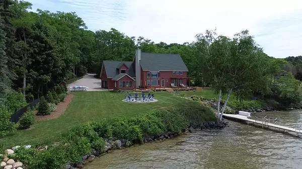 11096 SE Torch Lake Drive, Helena Twp, MI 49612