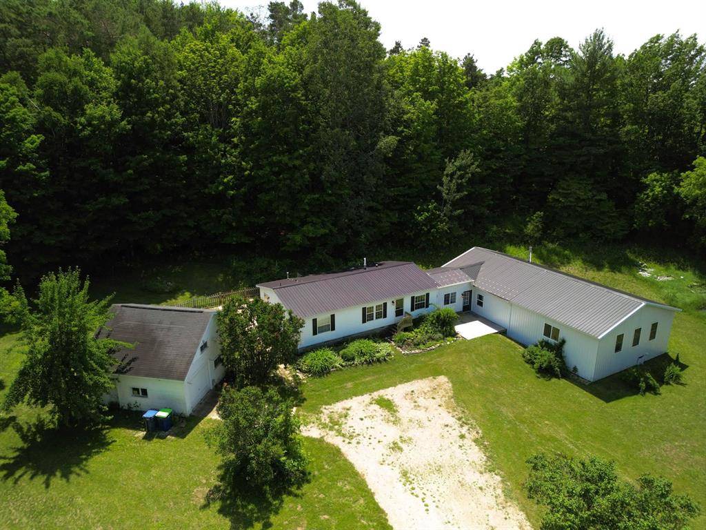 457 N Garfield, Garfield Twp, MI 49696